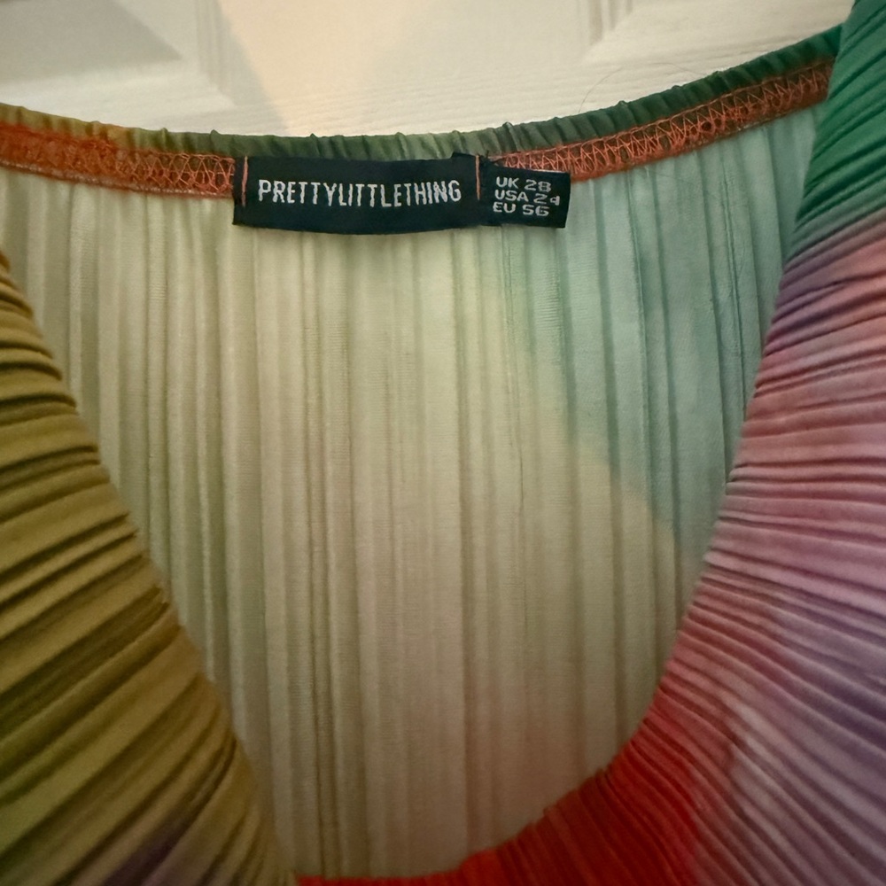 PrettyLittleThing Colorful Pleated Dress - Picture 2 of 4